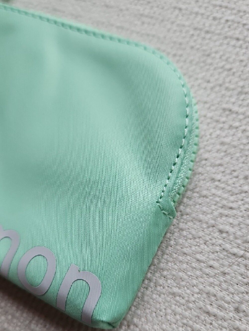lululemon Mint Green Clippable Card Pouch - Picture 4 of 13